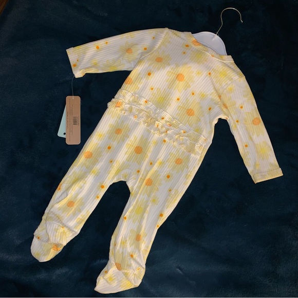 NEW! 2-Piece Set, Baby 0-3 Months, L/S Onesie & Matching Headband, Gorgeous NWT! - Picture 4 of 13